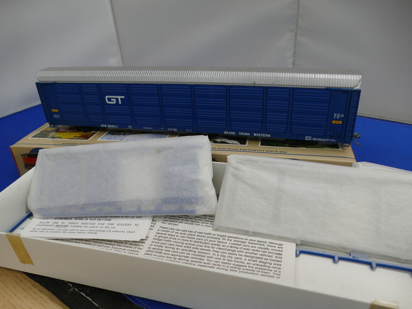 Walthers HO - 89' Enclosed Auto Carrier (used)