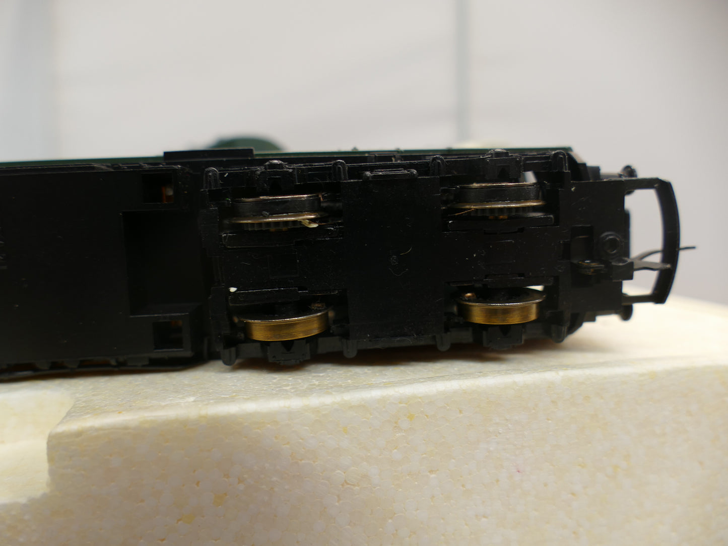 Hornby OO R2297 BR Green 3-Car Class 110 DMU (used)