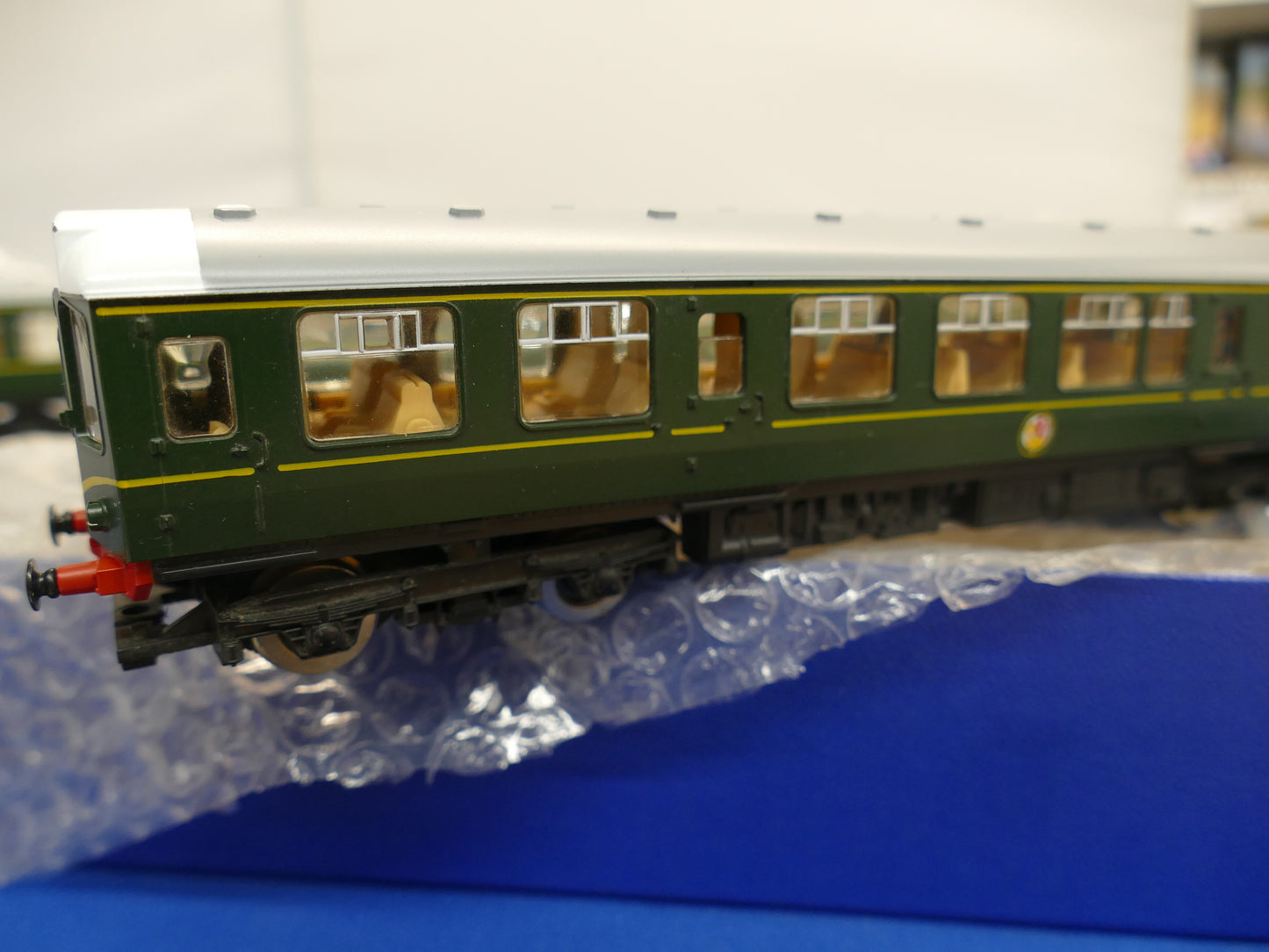 Hornby OO R687 BR Green 3-Car Class 110 DMU (used)