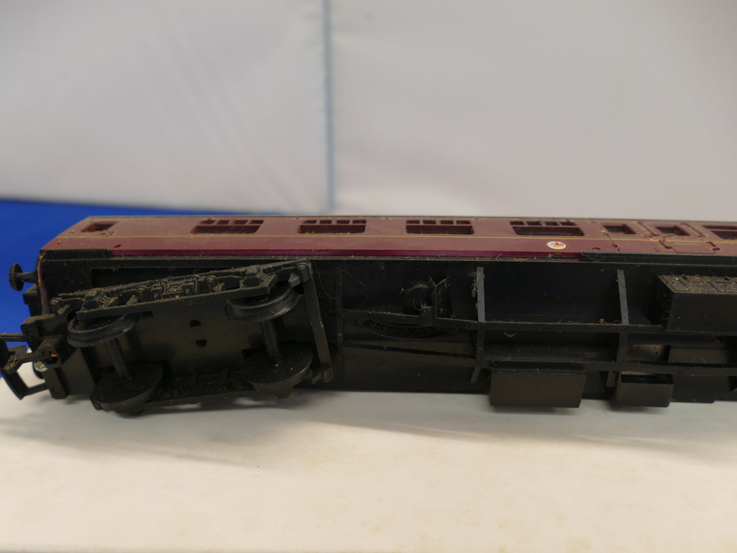 Mainline OO Coach Maroon (used)