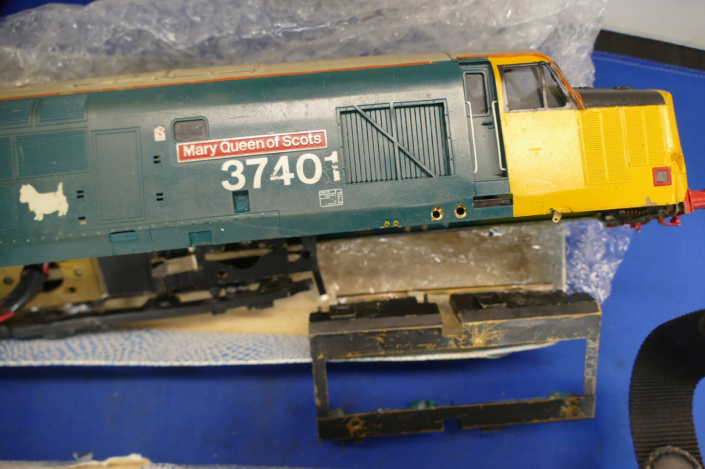 "O" Gauge BR Diesel 37401 box of Bits (used)