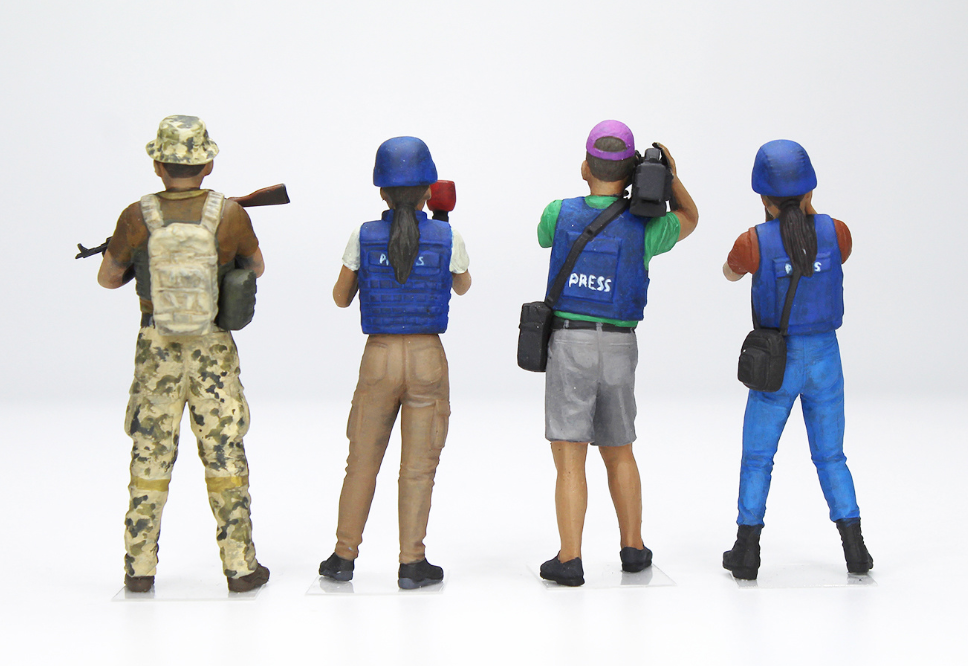 Journalists In War with 4 Figures