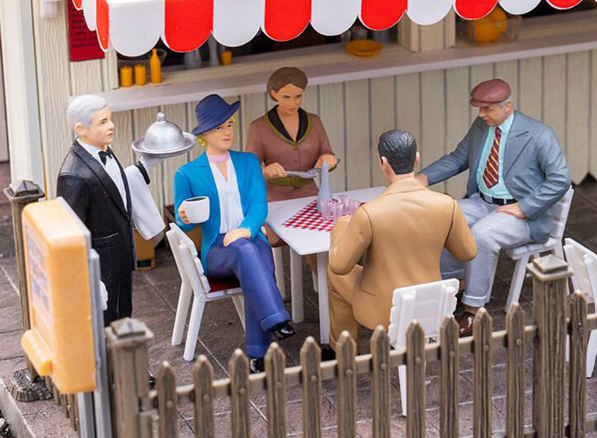Pola 331531 Seated Diners (4) & Waiter Figure Set