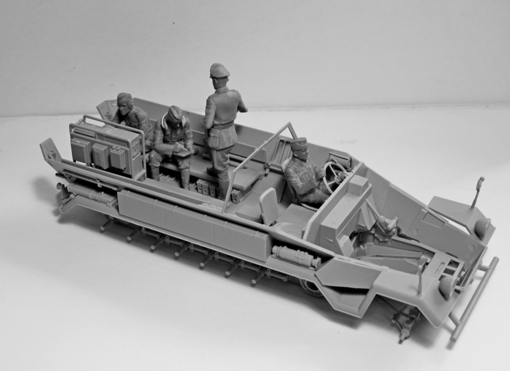 German Command Vehicle Crew (1939-1942) 4 Figures - ICM35644