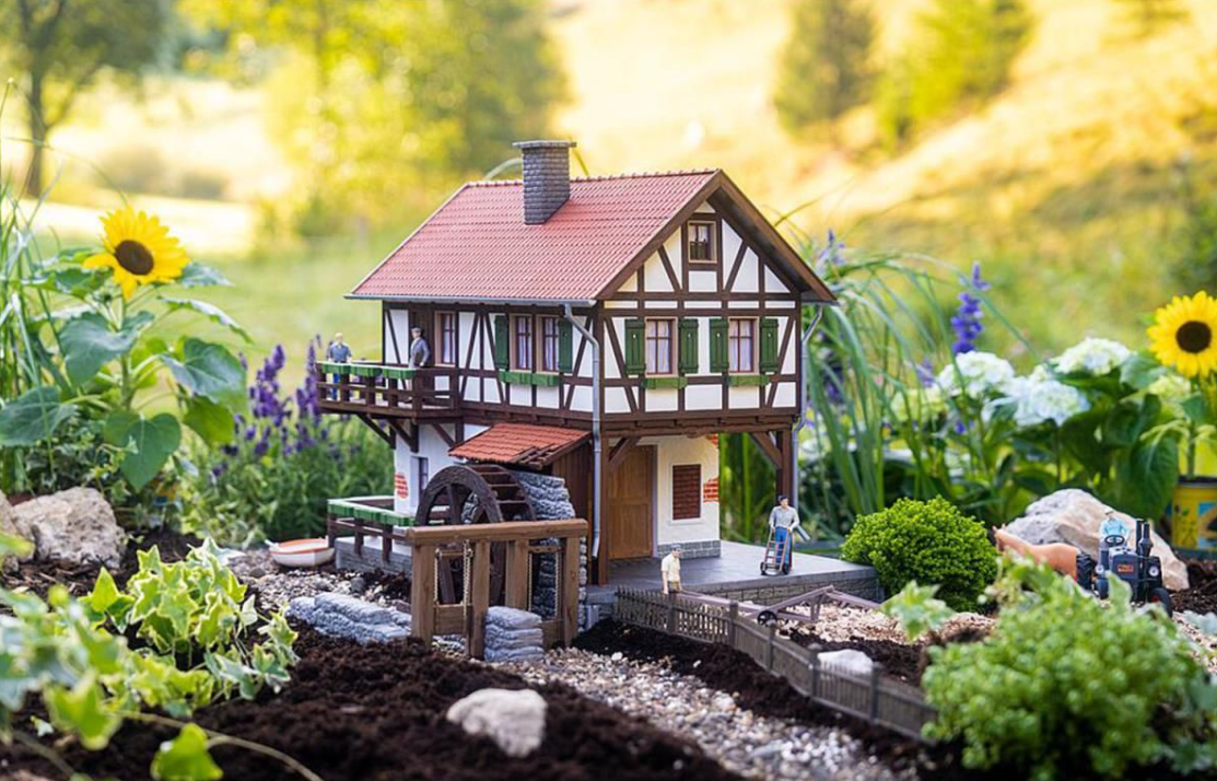 Pola 331115 Half Timbered Watermill Kit