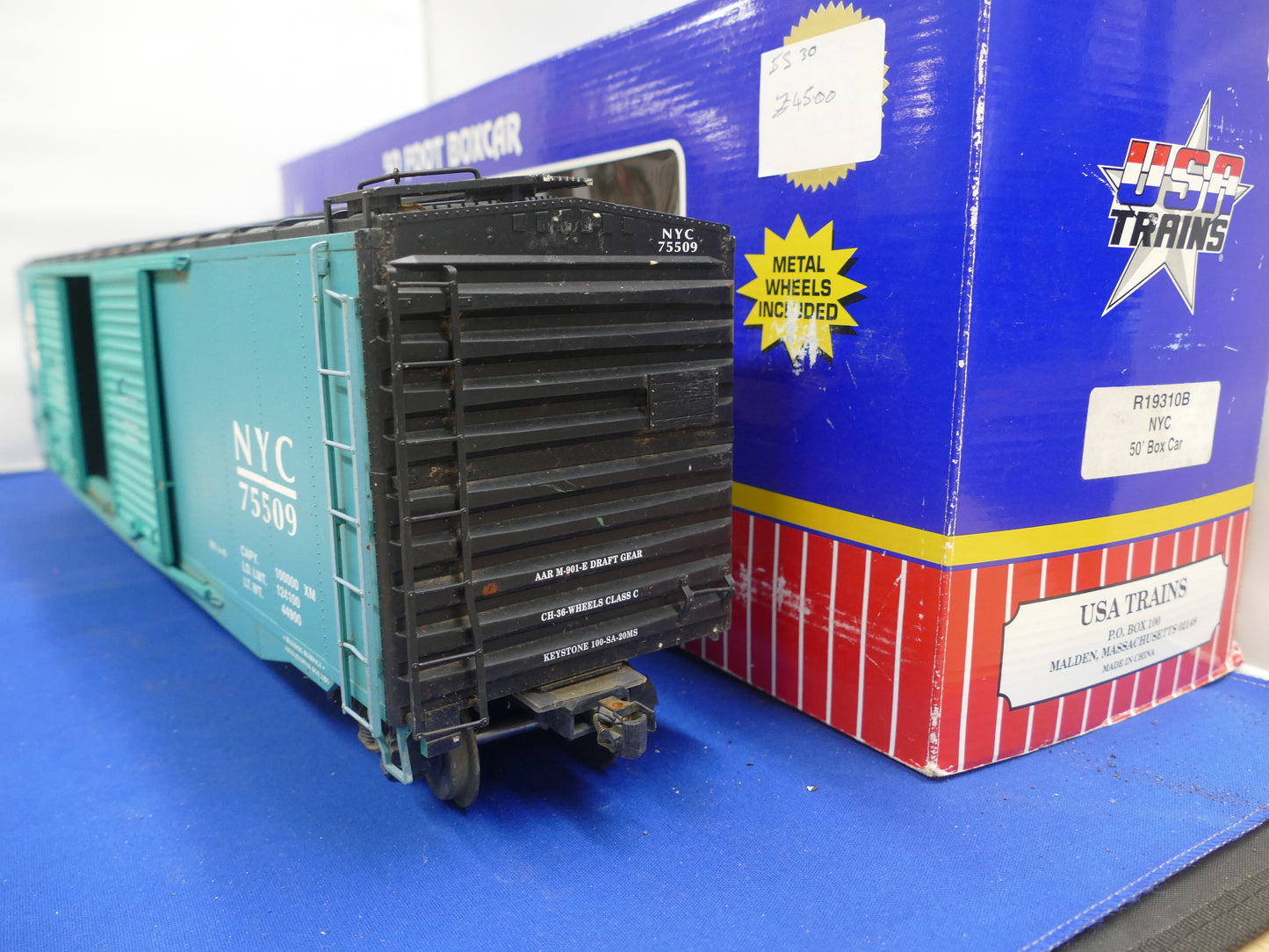 USA Trains - Box car R19310B (Used)