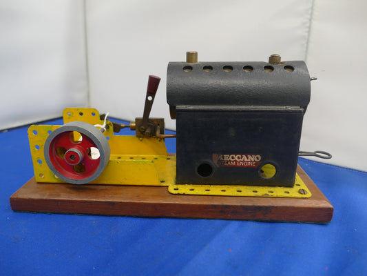 Meccano Static Steam Engine 06 - Pre owned.