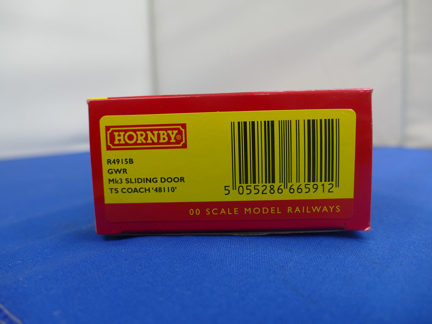 Hornby OO R4915B GWR Coach (Used)