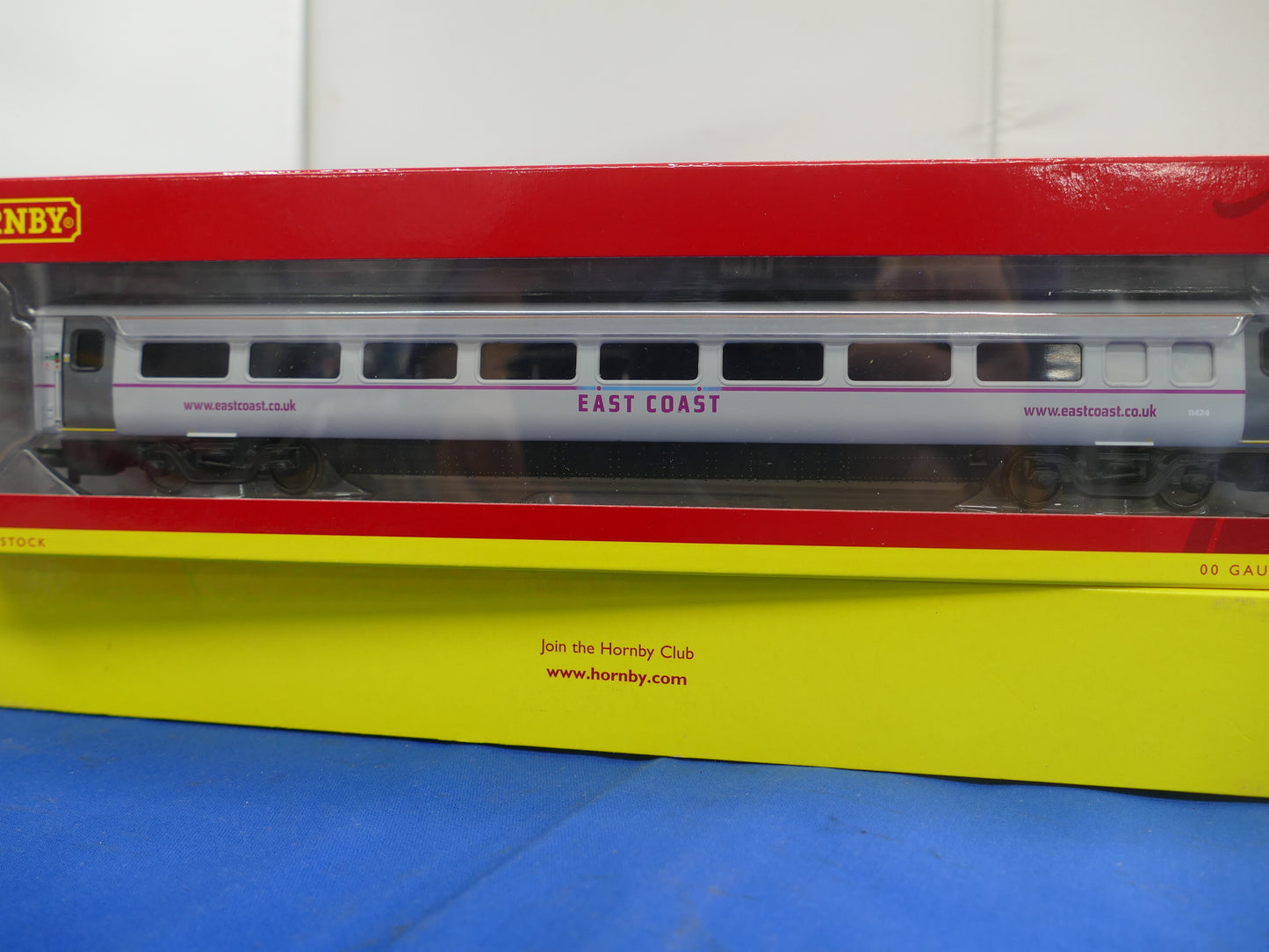 Hornby R4665 East Coast Coach (Used)