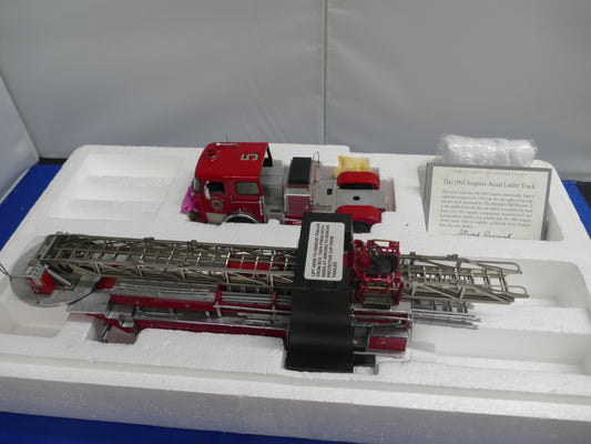 Franklin Mint - 1965 Seagrave Aerial Ladder Truck