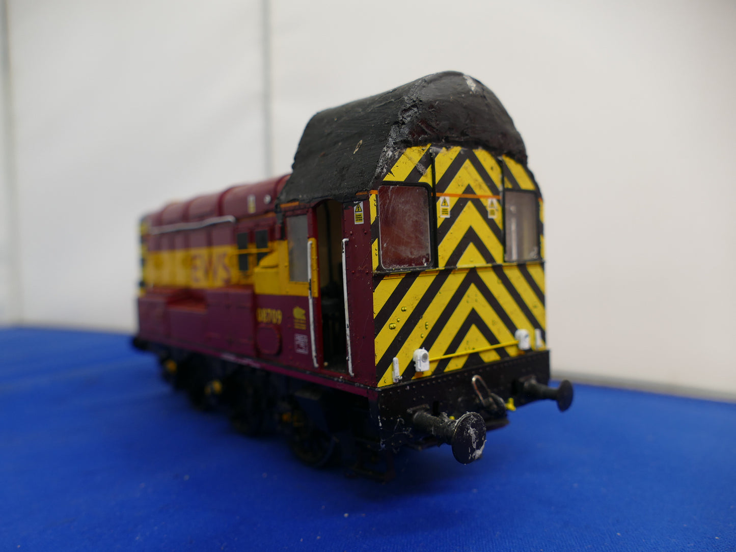 Dapol Gauge "O" Class 08  EWS Shunter (used)