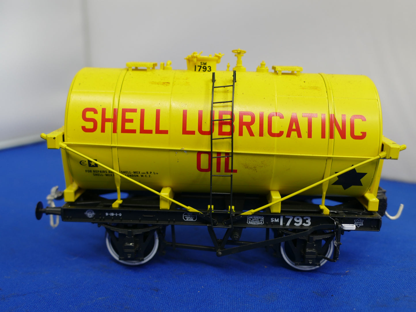 "O" Gauge Dapol Shell Oil Tanker (used)