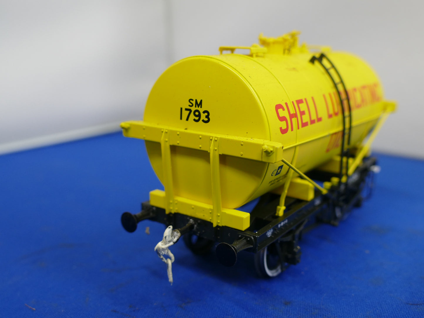 "O" Gauge Dapol Shell Oil Tanker (used)