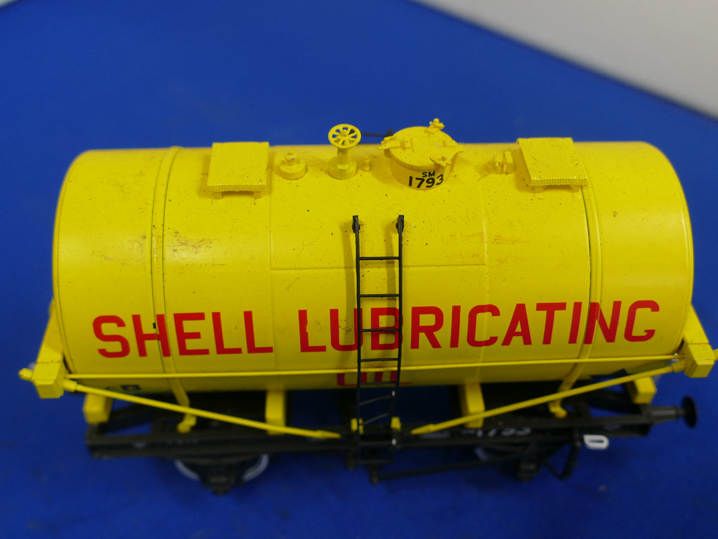 "O" Gauge Dapol Shell Oil Tanker (used)