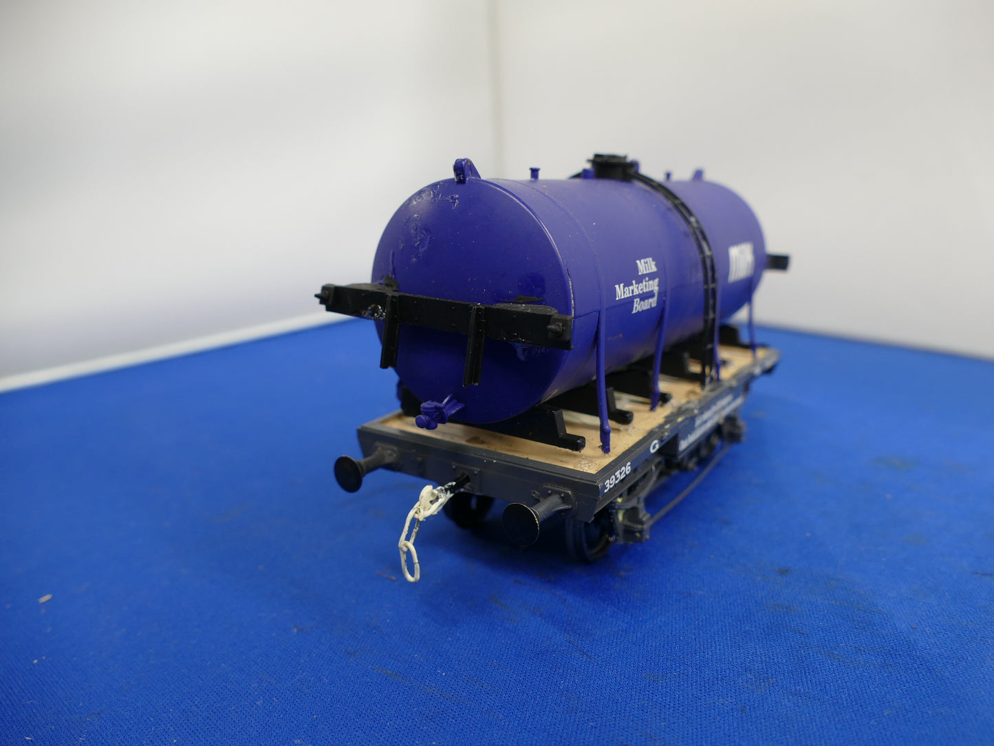 "O" Gauge Milk Tanker (used)
