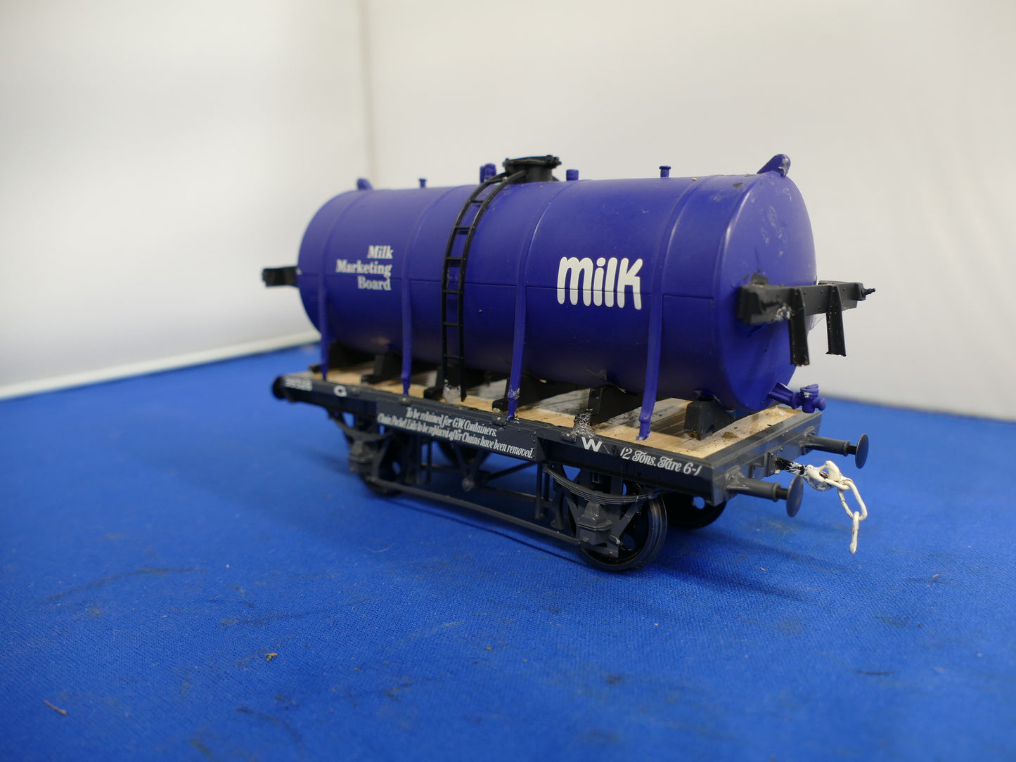 "O" Gauge Milk Tanker (used)