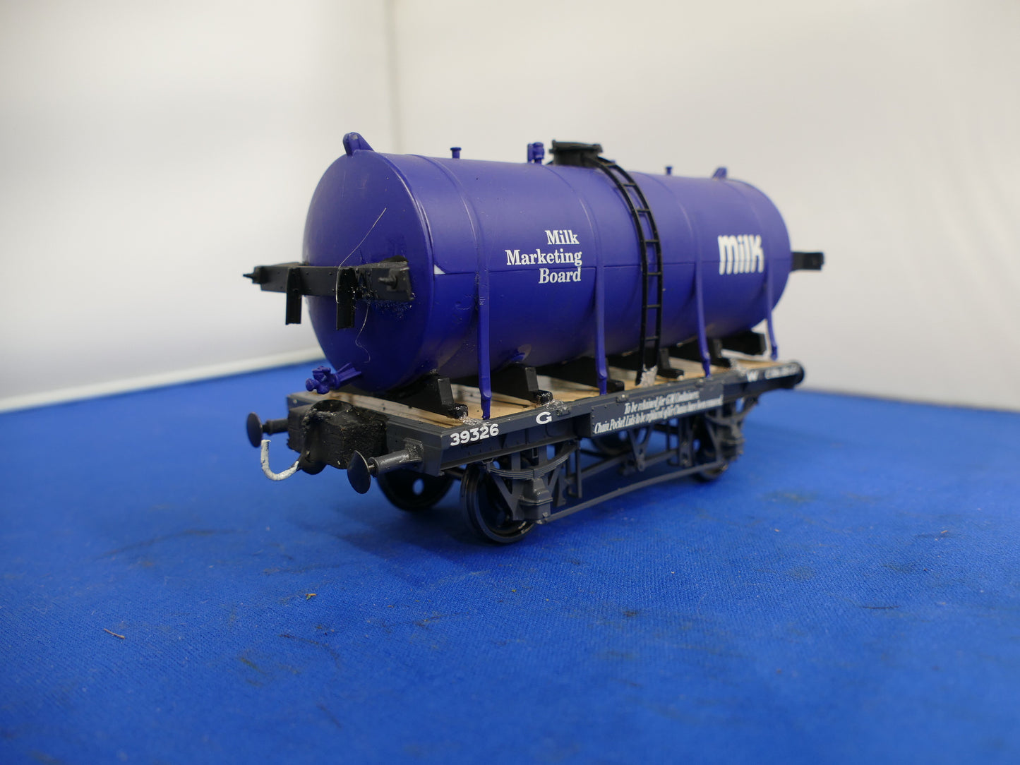 "O" Gauge Milk Tanker (used)