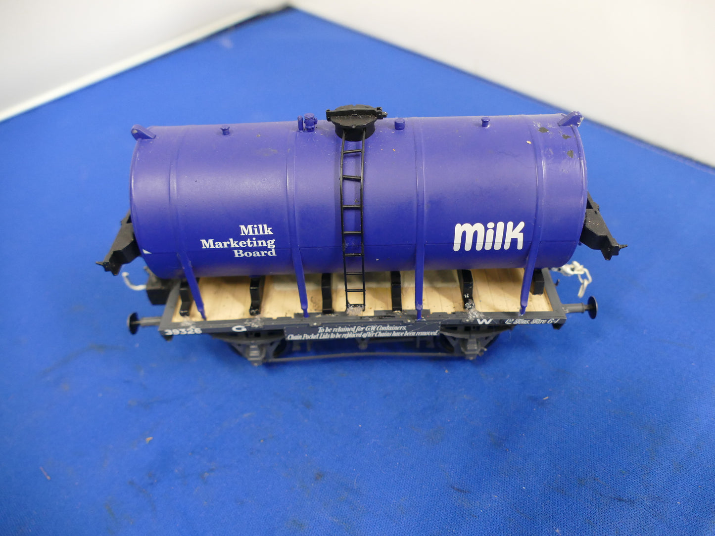 "O" Gauge Milk Tanker (used)
