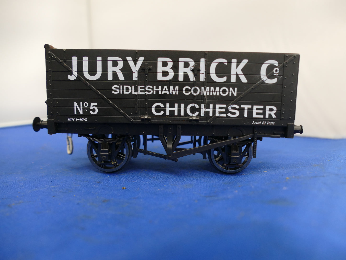 "O" Gauge Dapol 7 Plank "Jury Brick Co" (used)