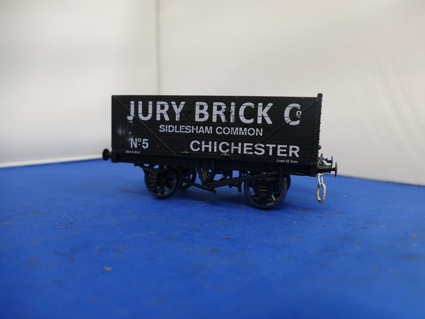 "O" Gauge Dapol 7 Plank "Jury Brick Co" (used)