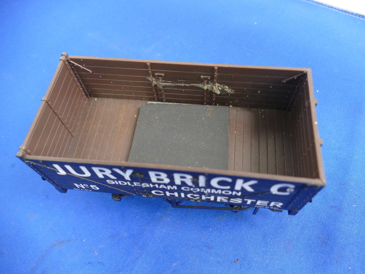 "O" Gauge Dapol 7 Plank "Jury Brick Co" (used)