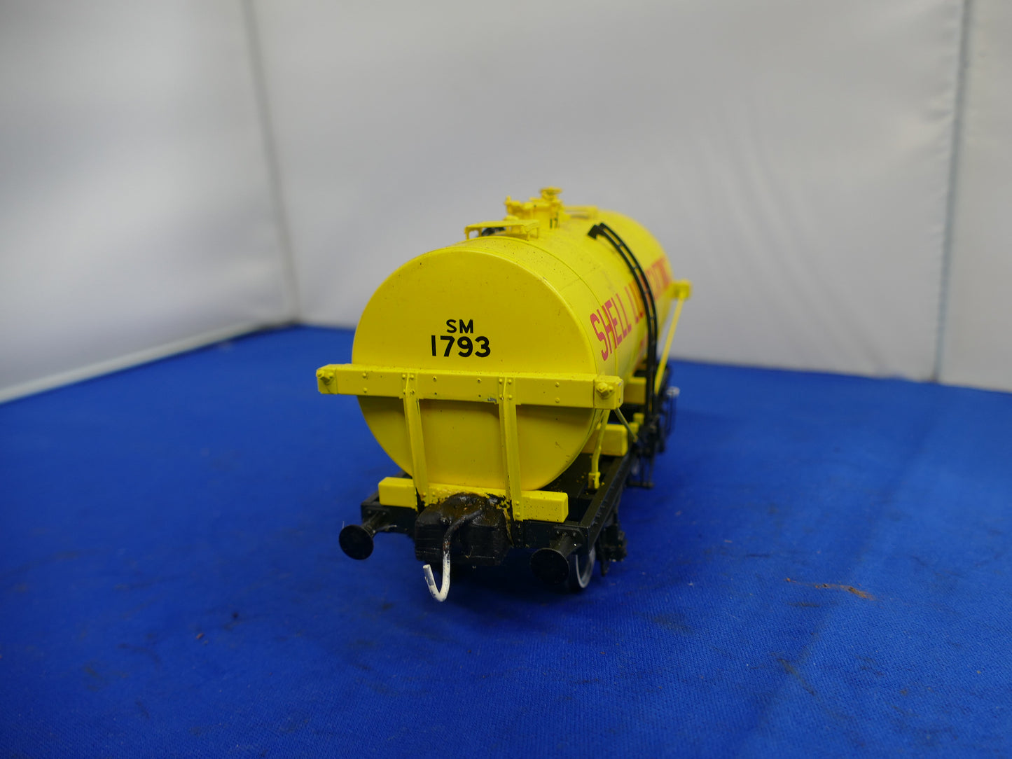 "O" Gauge Dapol Shell Oil Tanker (used)