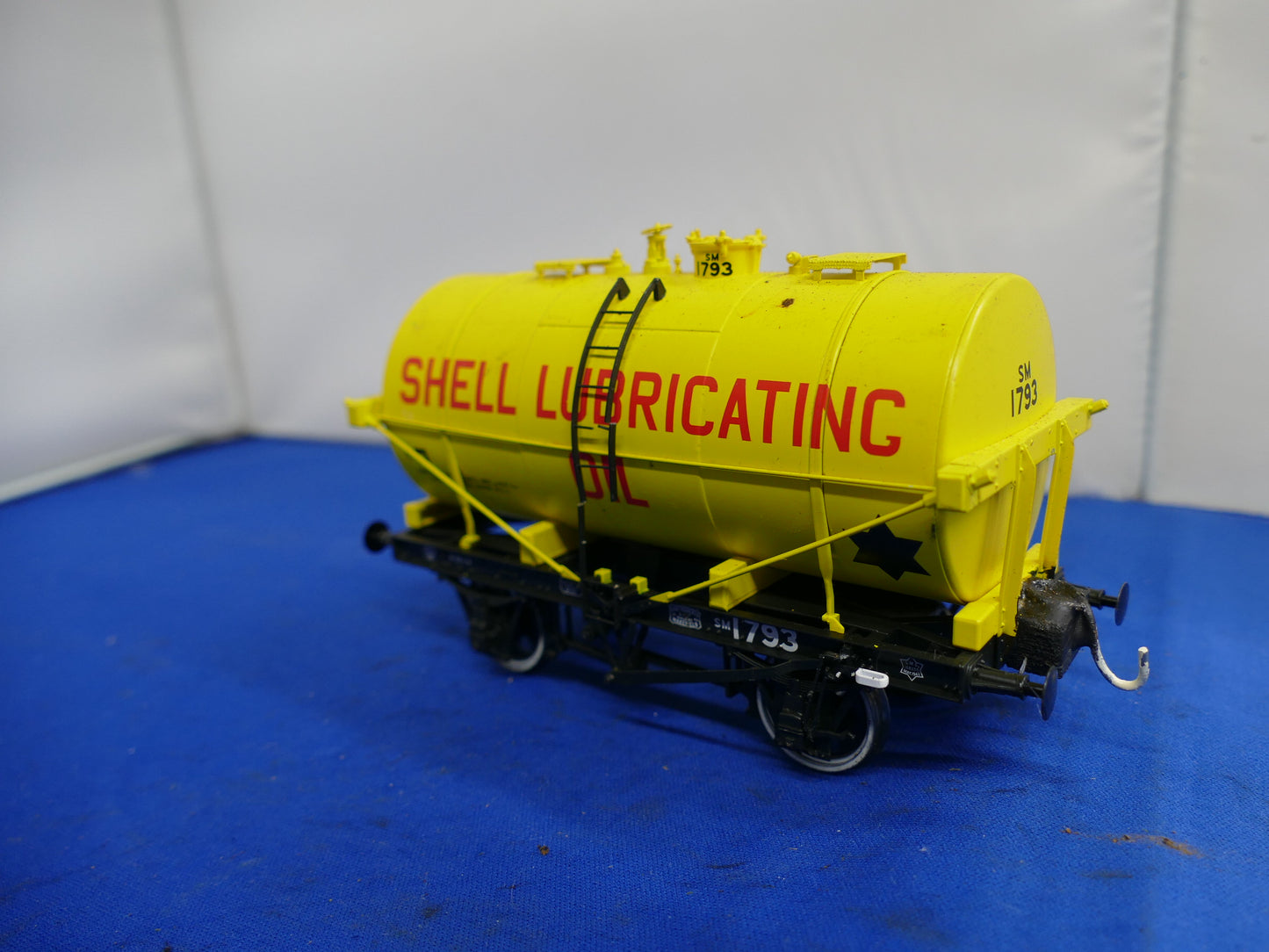 "O" Gauge Dapol Shell Oil Tanker (used)