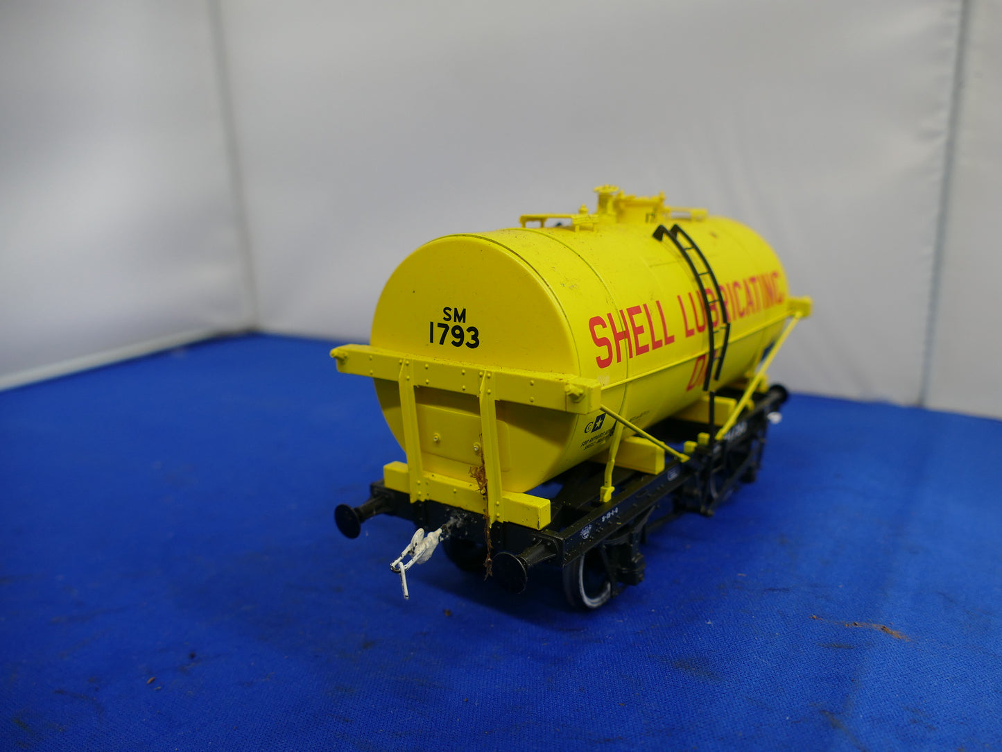 "O" Gauge Dapol Shell Oil Tanker (used)