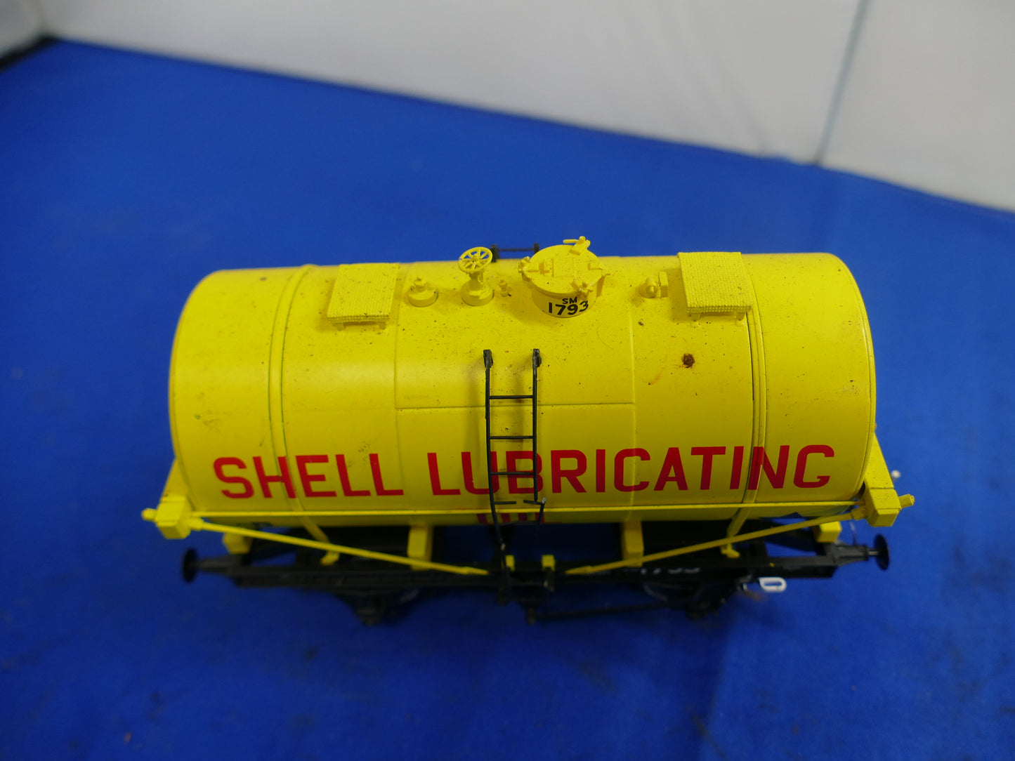 "O" Gauge Dapol Shell Oil Tanker (used)