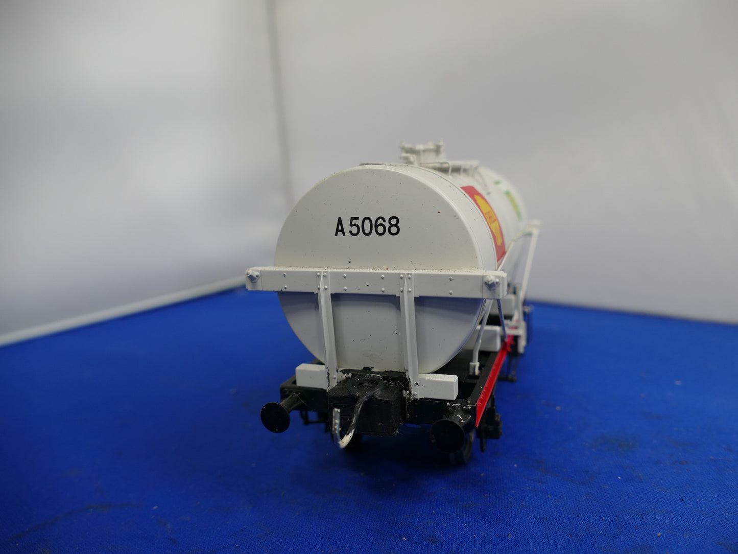 "O" Gauge Dapol "Sheel / BP" Tanker (used)