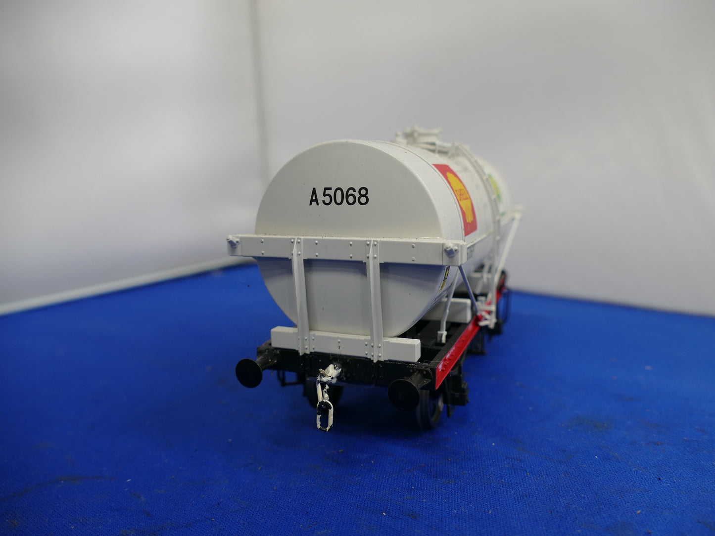 "O" Gauge Dapol "Sheel / BP" Tanker (used)