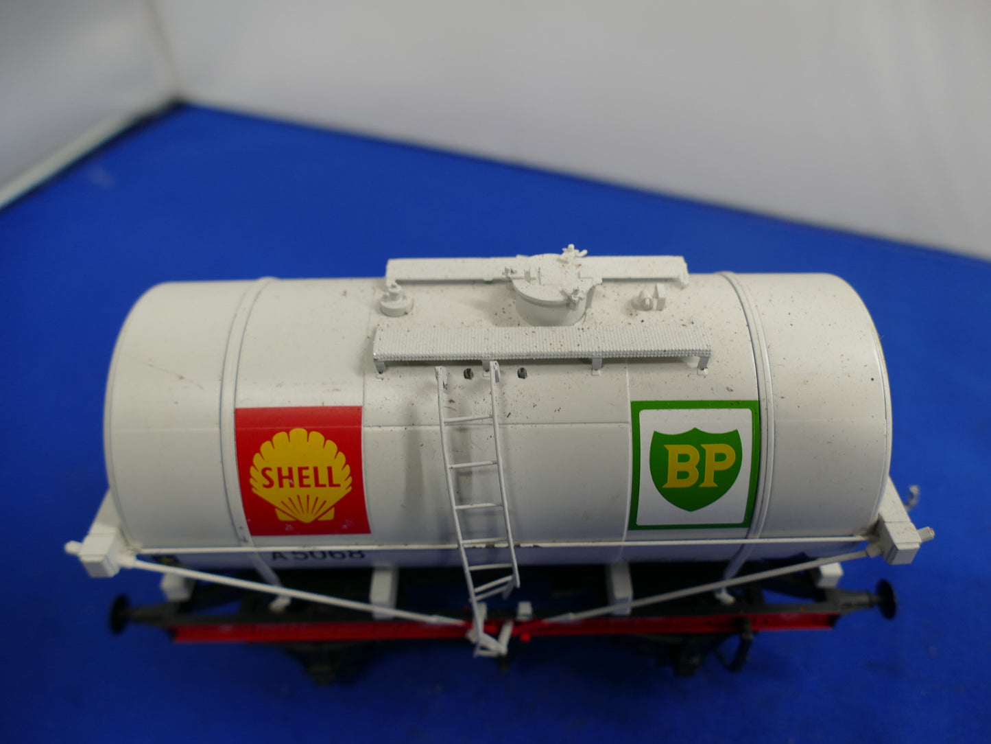 "O" Gauge Dapol "Sheel / BP" Tanker (used)