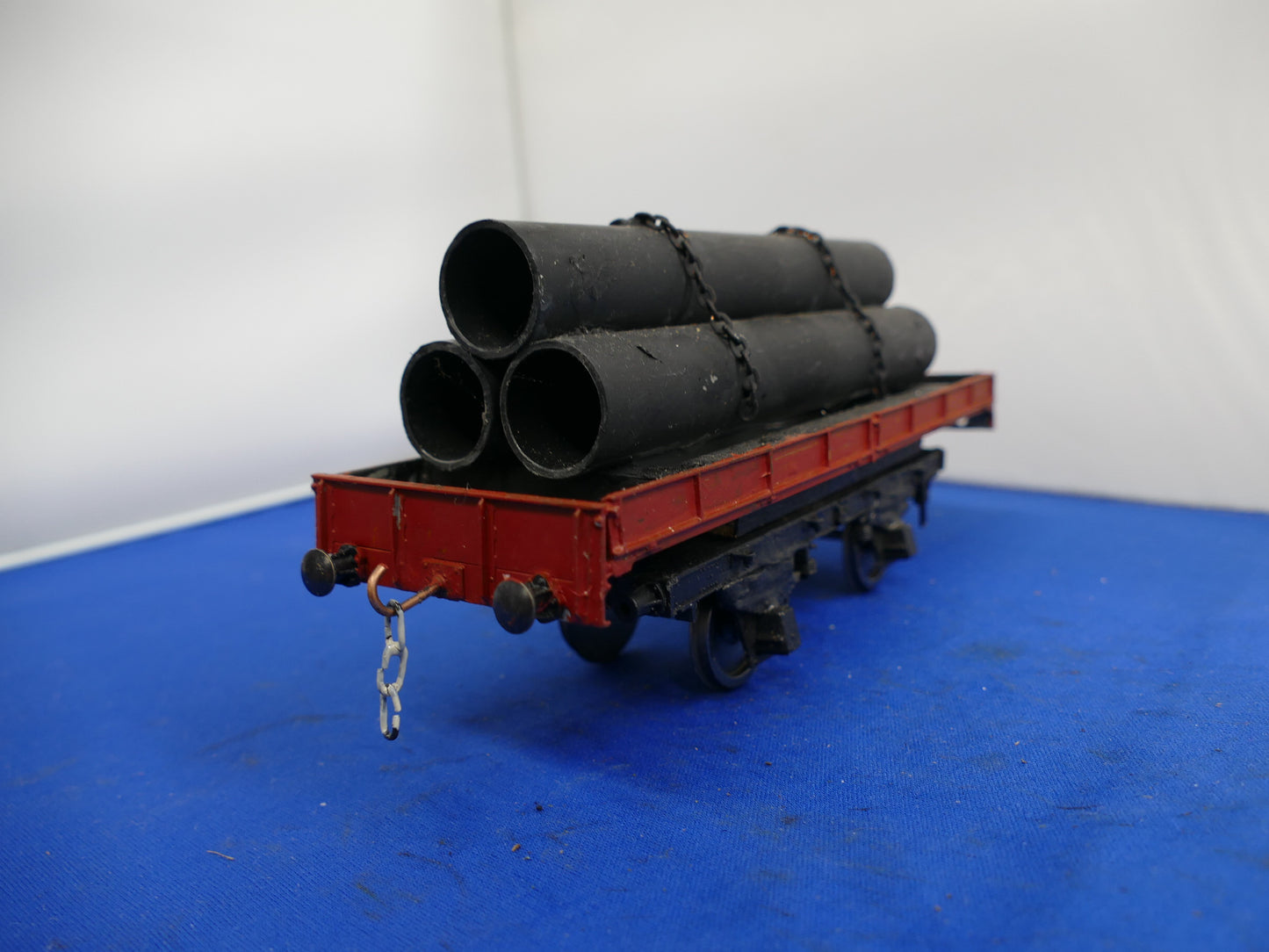 "O" Gauge Flatbed with Pipe Load (used)