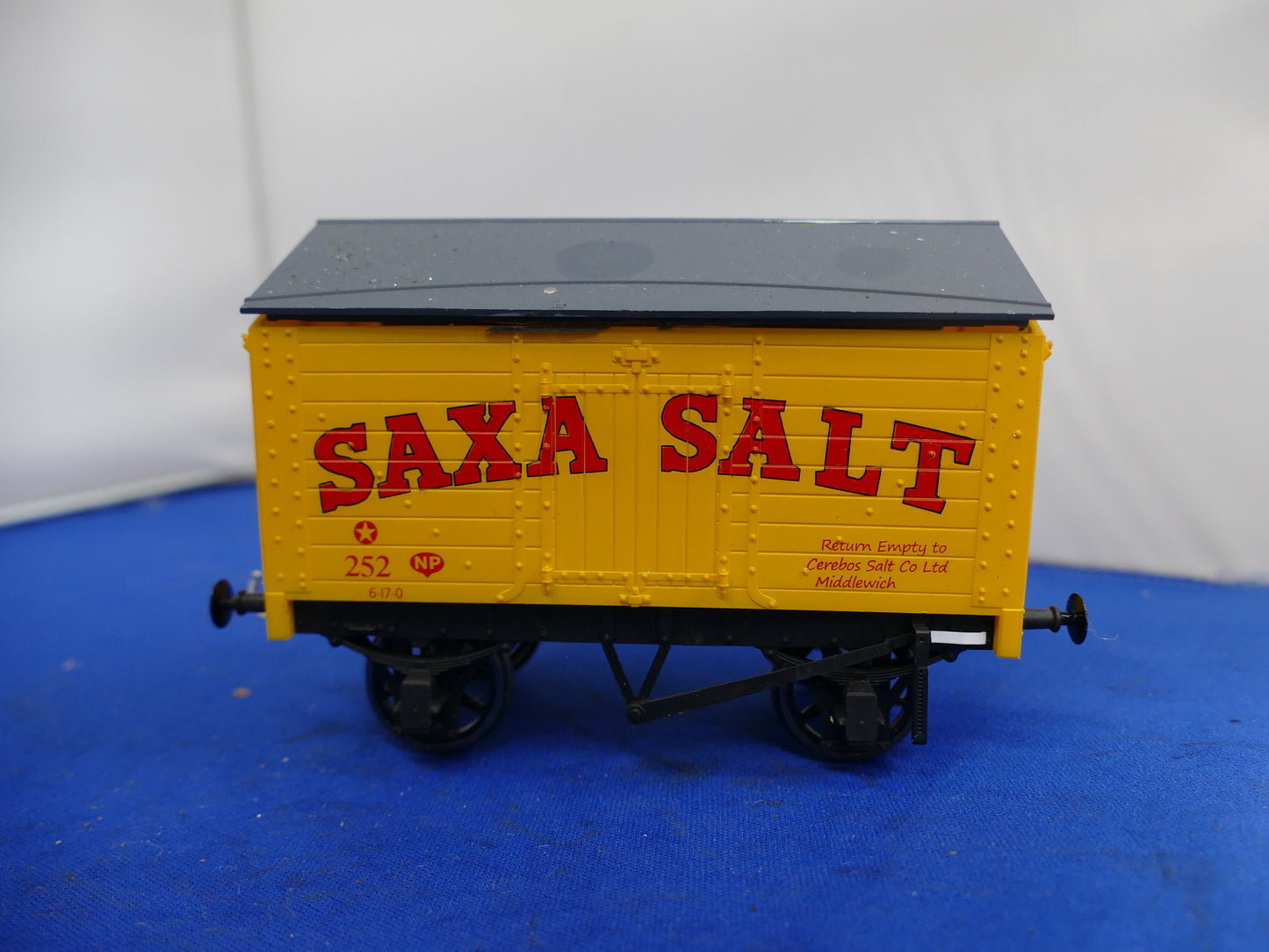 "O" Gauge Dapol Salt Van "Saxa Salt" (used)