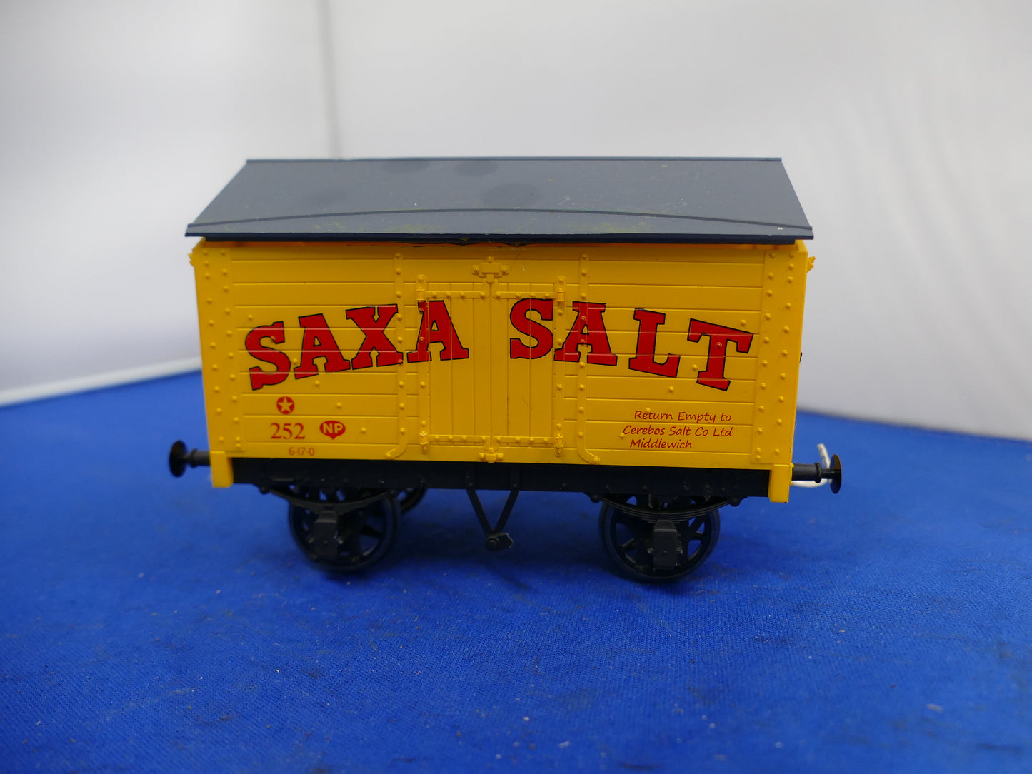 "O" Gauge Dapol Salt Van "Saxa Salt" (used)