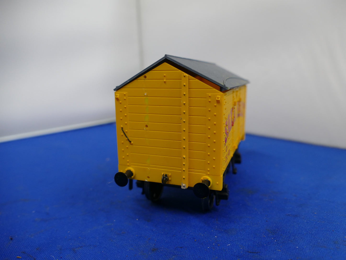 "O" Gauge Dapol Salt Van "Saxa Salt" (used)