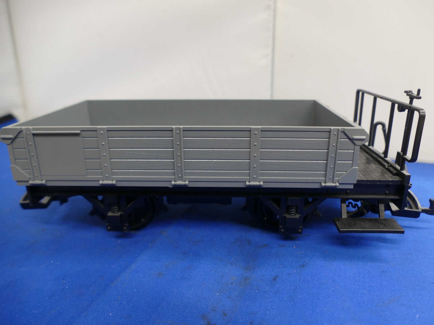 LGB  G Scale - Gray 5 Plank Wagon (used)