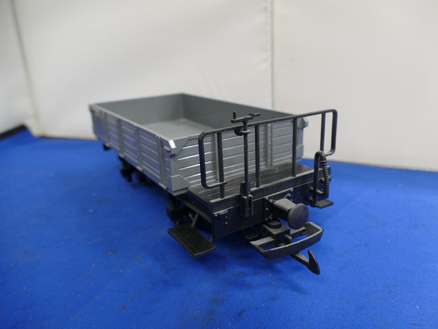 LGB  G Scale - Gray 5 Plank Wagon (used)