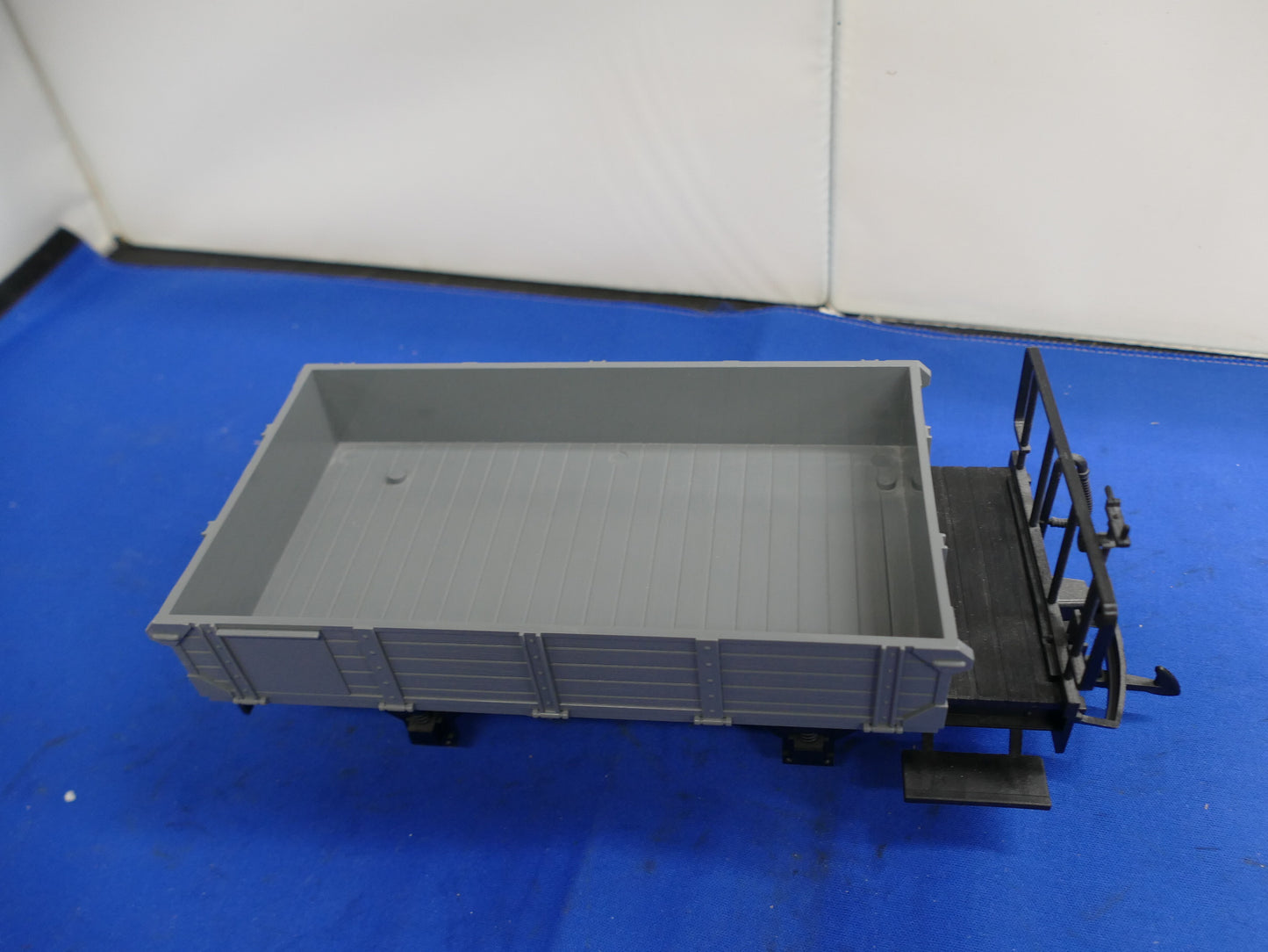 LGB  G Scale - Gray 5 Plank Wagon (used)