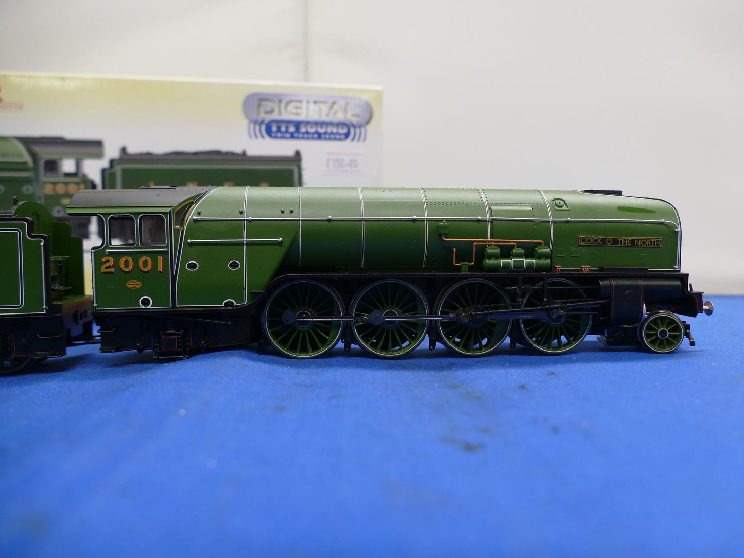 Hornby OO R3246TTS "Cock O' the North" P2 Loco (used)
