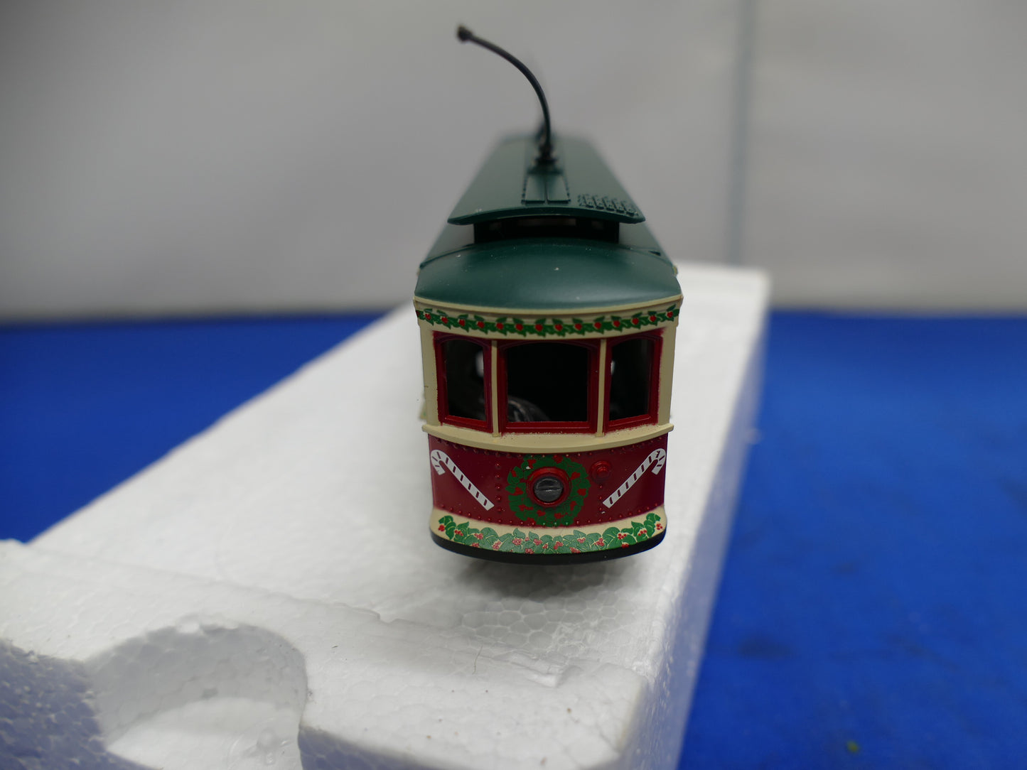 Bachmann OO/HO "HO Christmas Trolley" (used)