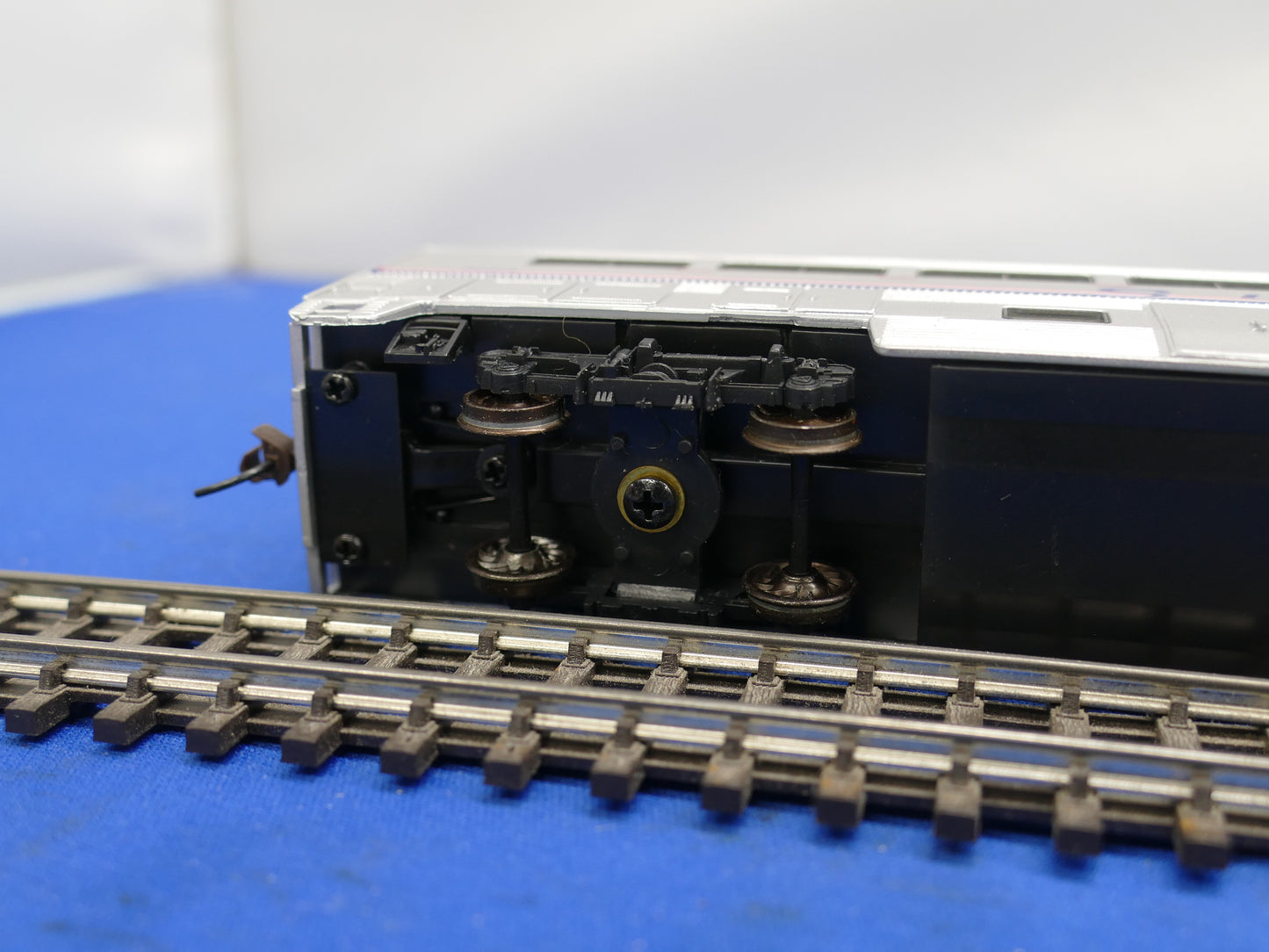 Walthers HO 85' Superliner Amtrak Smoking Coach (used)