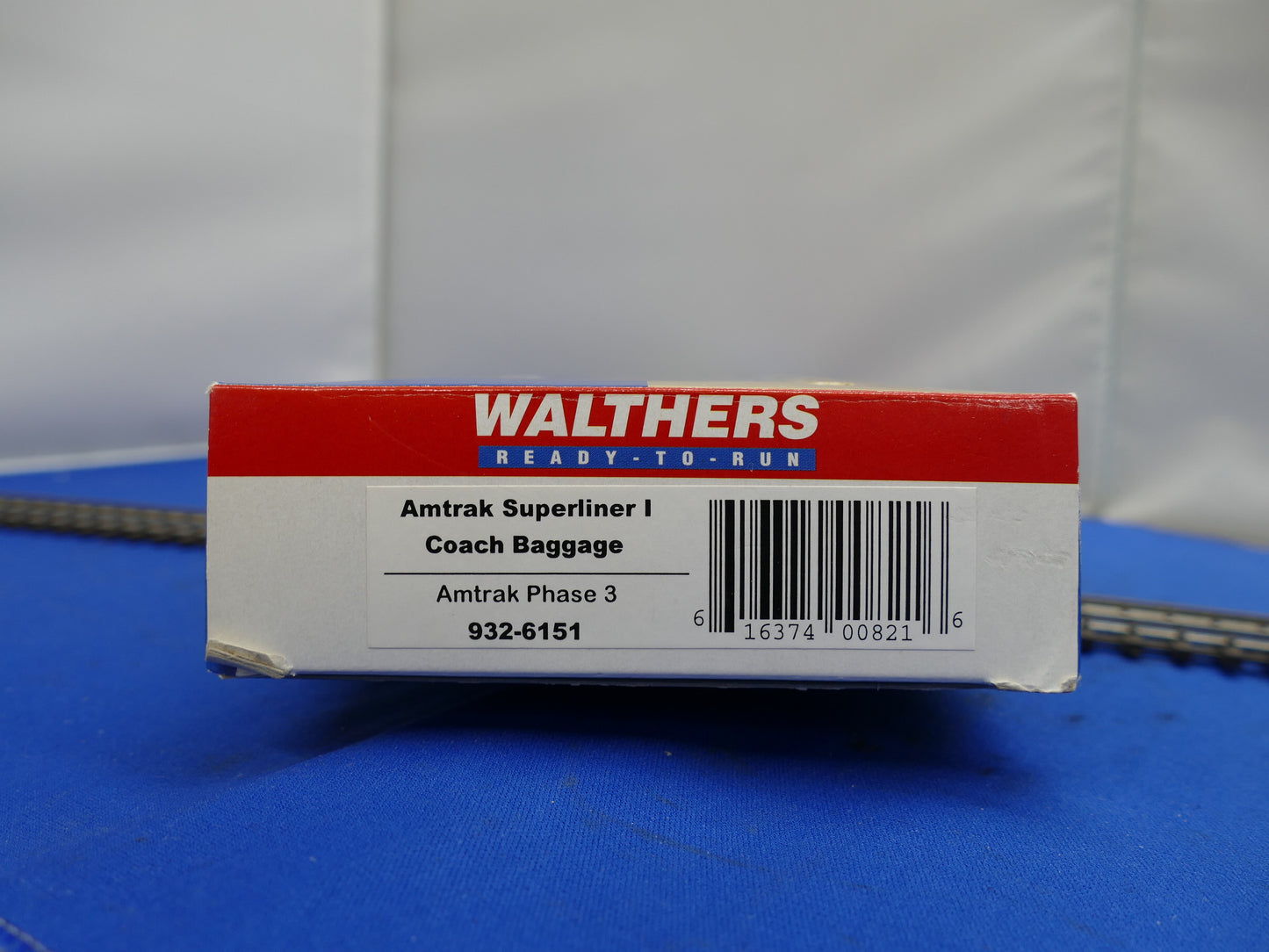 Walthers HO 85' Superliner Amtrak Baggage Coach (used)