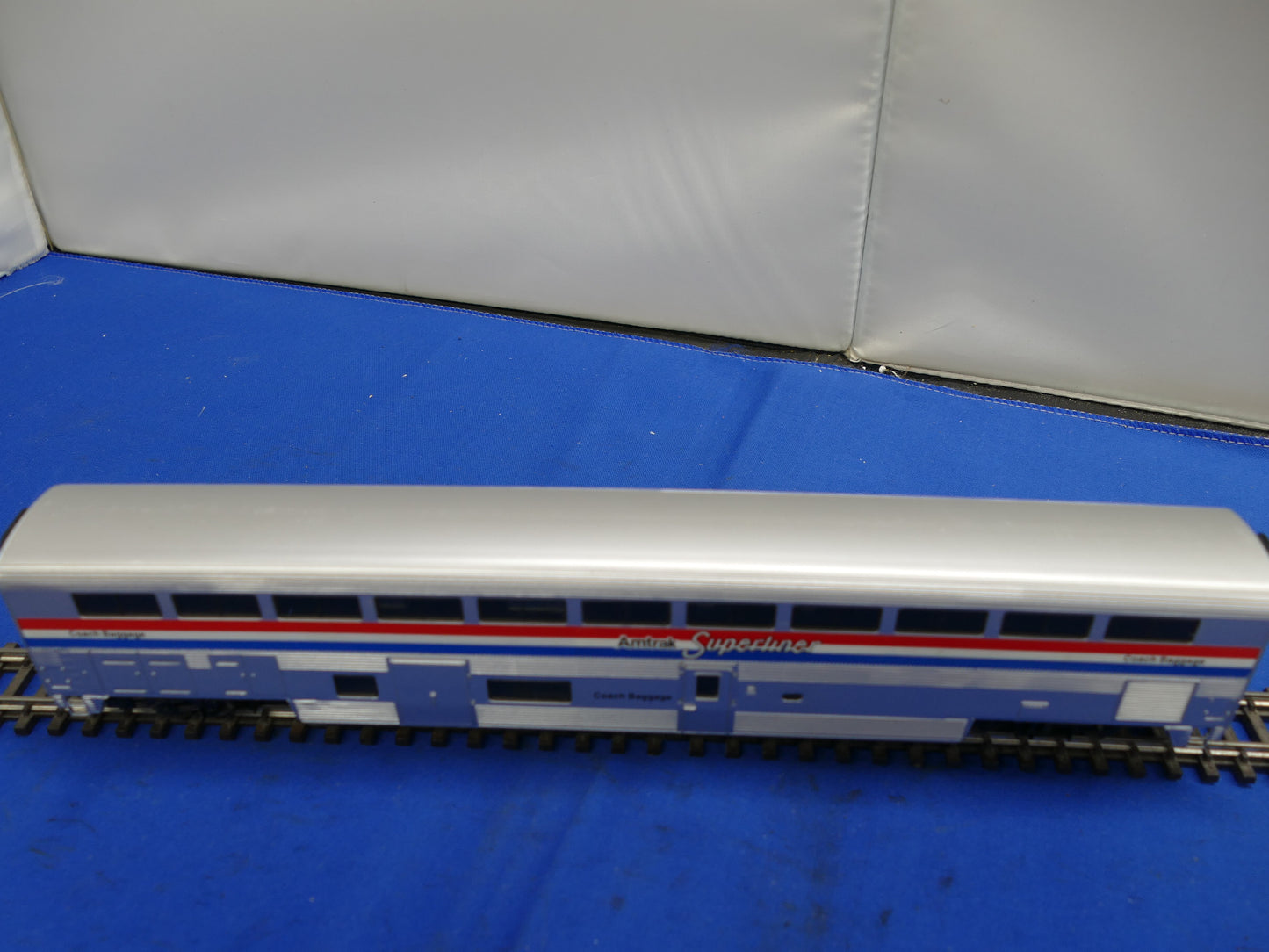 Walthers HO 85' Superliner Amtrak Baggage Coach (used)