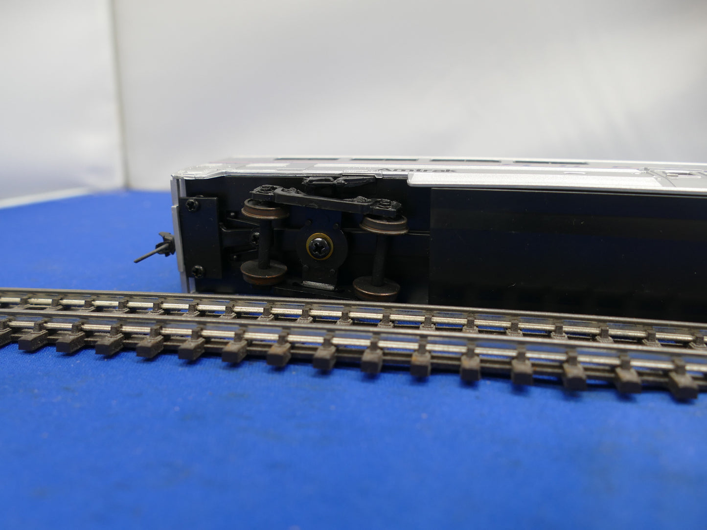 Walthers HO 85' Superliner Amtrak Dining Car (used)