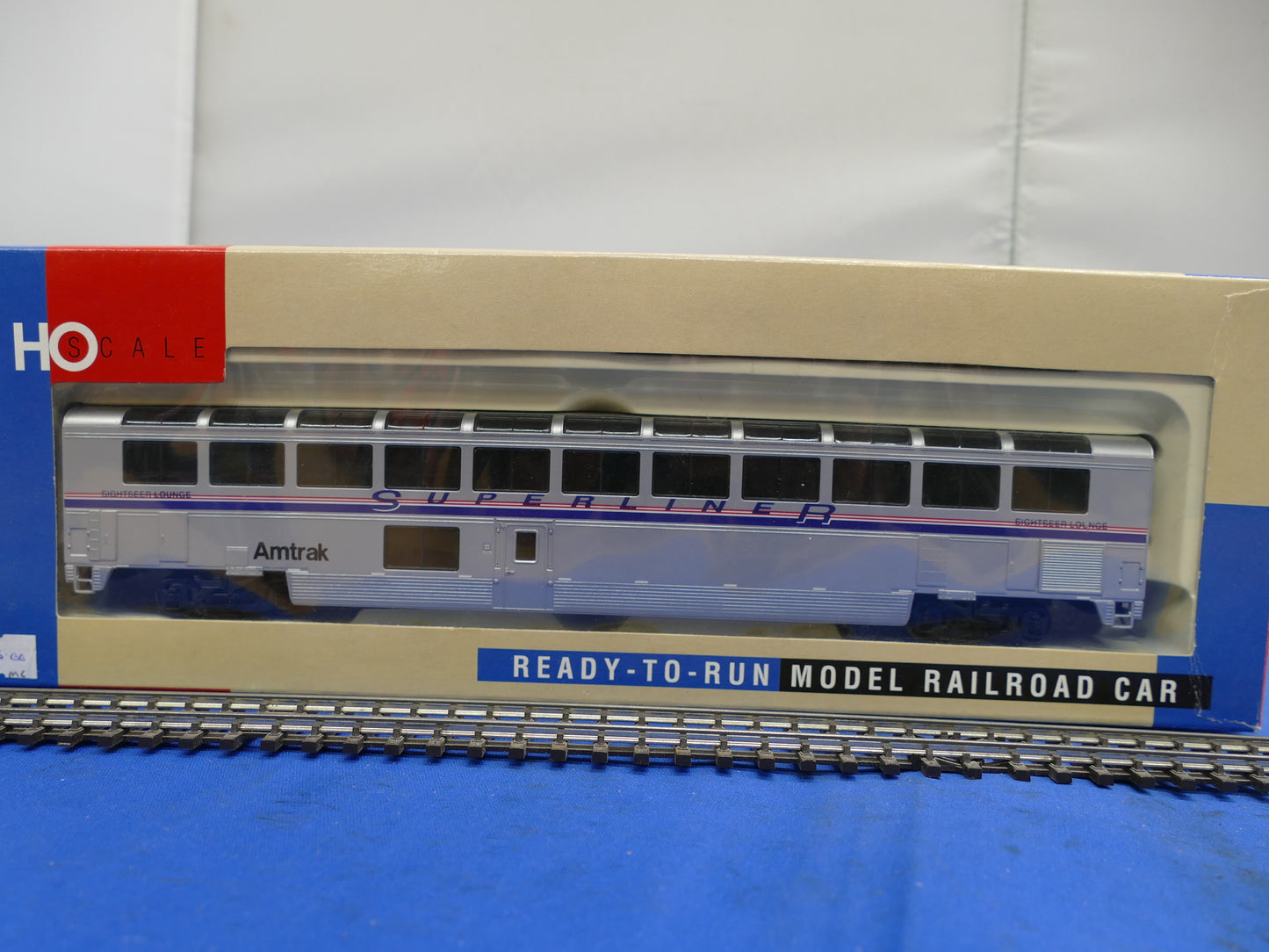 Walthers HO 85' Superliner Amtrak Sightseer Lounge (used)