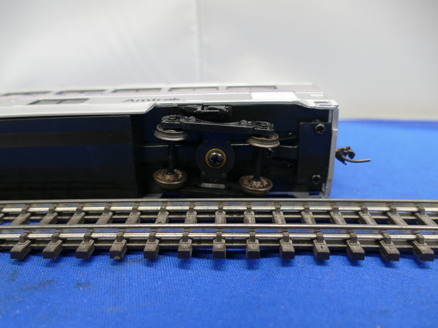 Walthers HO 85' Superliner Amtrak Sightseer Lounge (used)