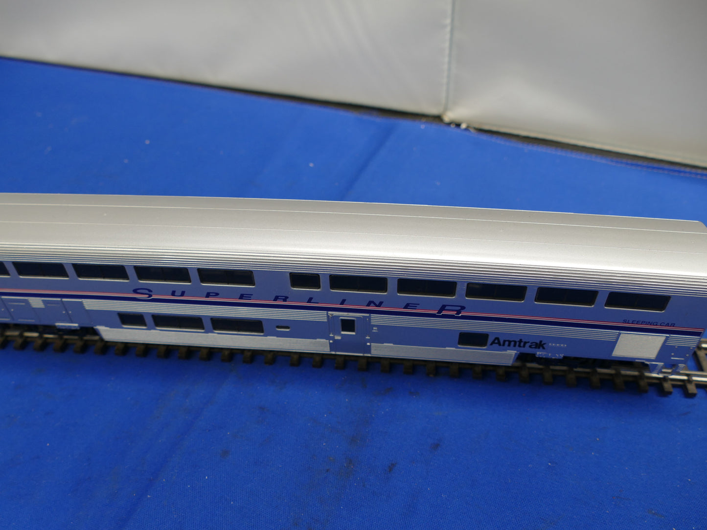Walthers HO 85' Superliner Amtrak Sleeping Coach (used)