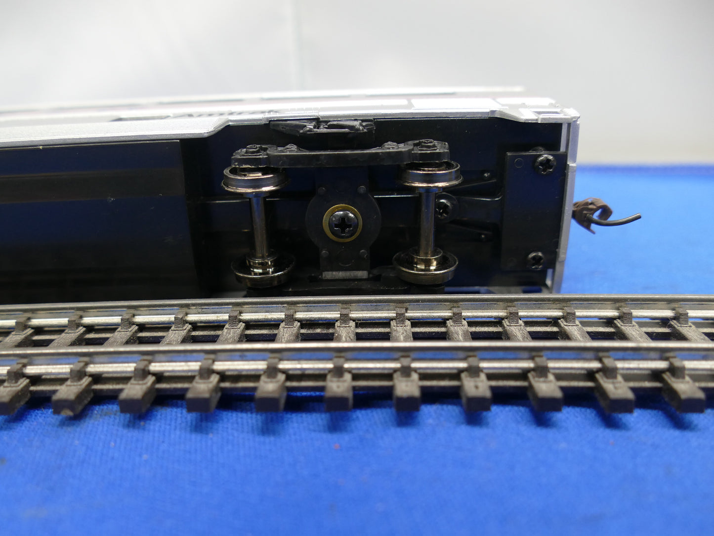 Walthers HO 85' Superliner Amtrak Sleeping Coach (used)