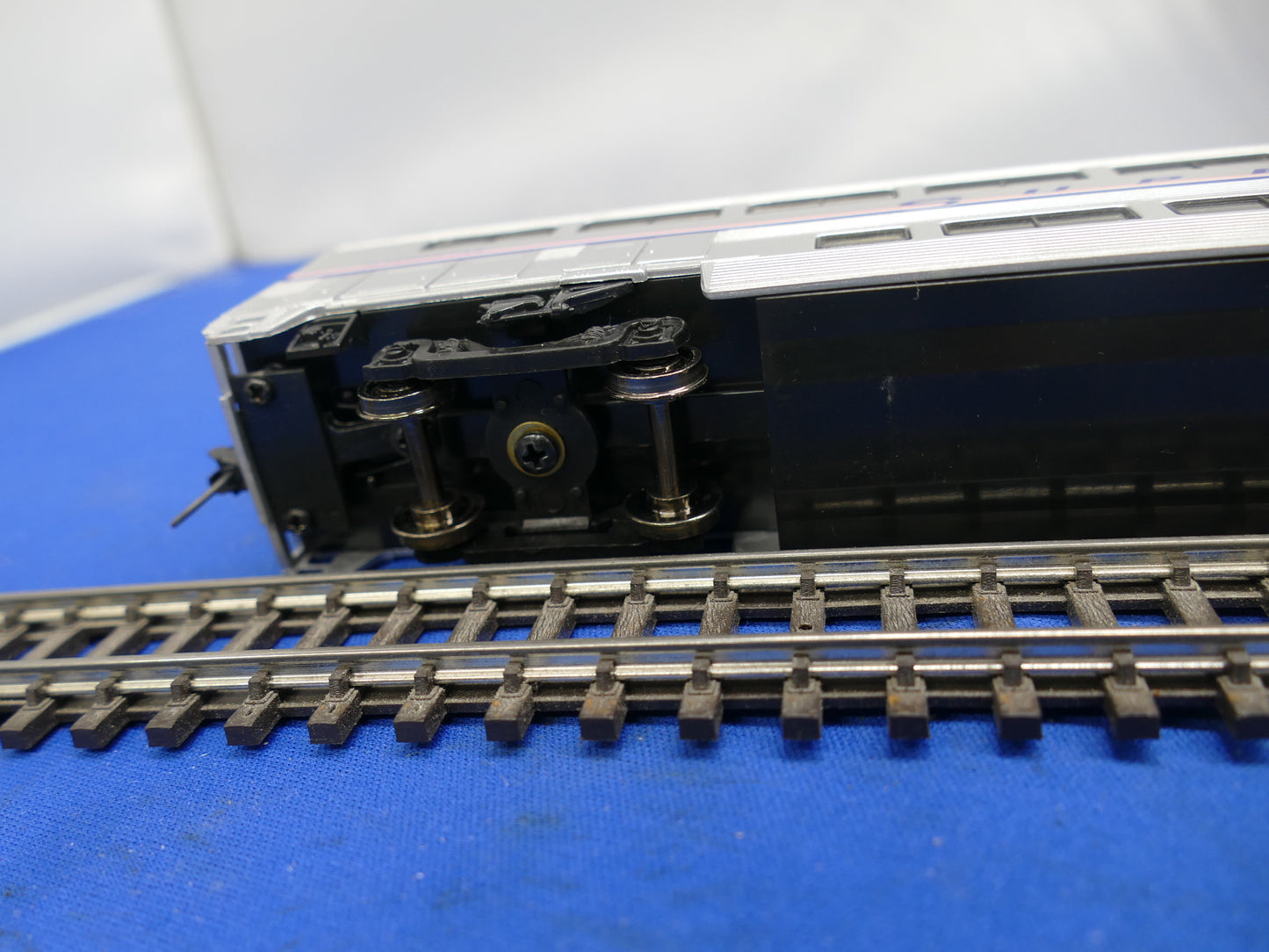 Walthers HO 85' Superliner Amtrak Sleeping Coach (used)